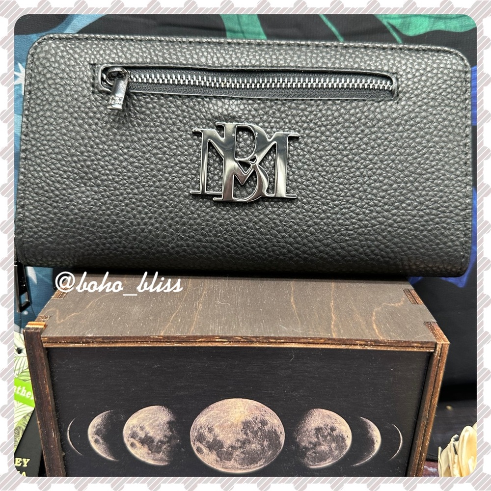BADGLEY MISCHKA | Black Pebbled Vegan Leather Zip Around Wallet NWT - Picture 1 of 3